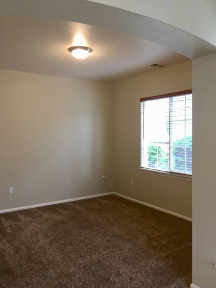 Office Area - 197 Whitehaven Cir