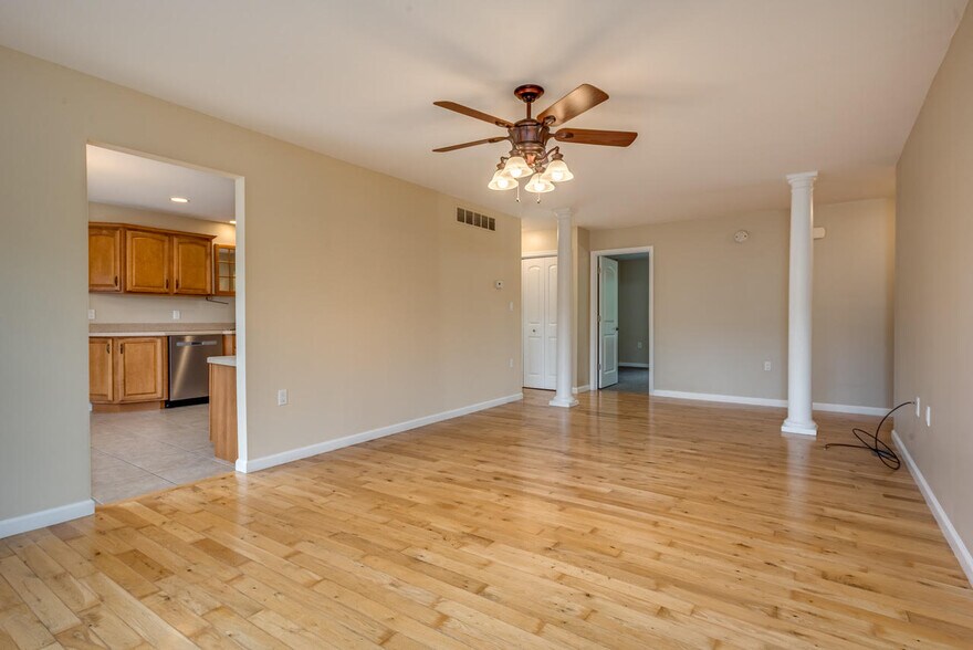 Building Photo - 5 Anastasia Ct