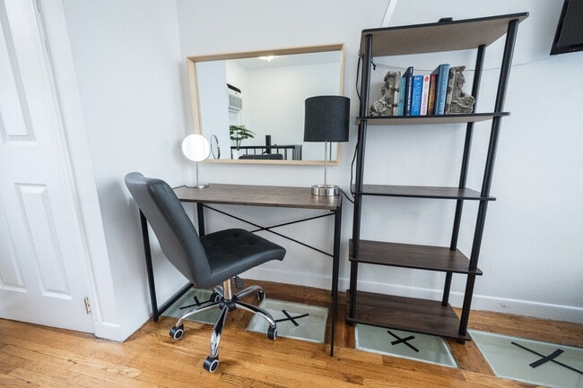 Building Photo - 324 E 75th St