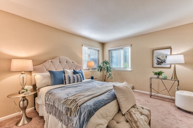 Building Photo - Ground Floor Condo at Footprints on the Bay