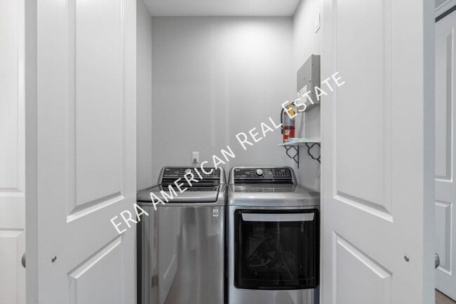 Building Photo - 4923 E County Hwy 30A