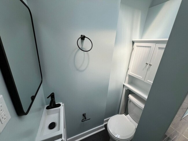 Building Photo - Charming 3 bedroom, 1 bathroom home locate...
