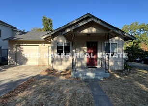 Building Photo - 515 19th St SE