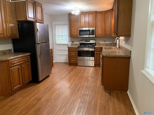 Building Photo - 2602 Vinyard St NE