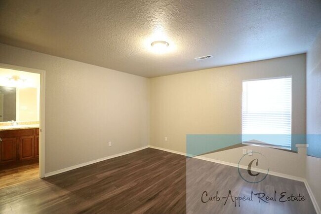 Building Photo - Beautiful 3 bed / 2 bath home with fenced back yard - Nettleton!!