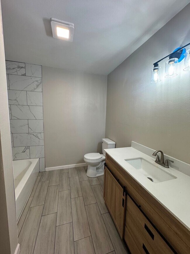 Building Photo - No HOA. Oversized 3/2 Home. NEW PHOTOS COMING SOON