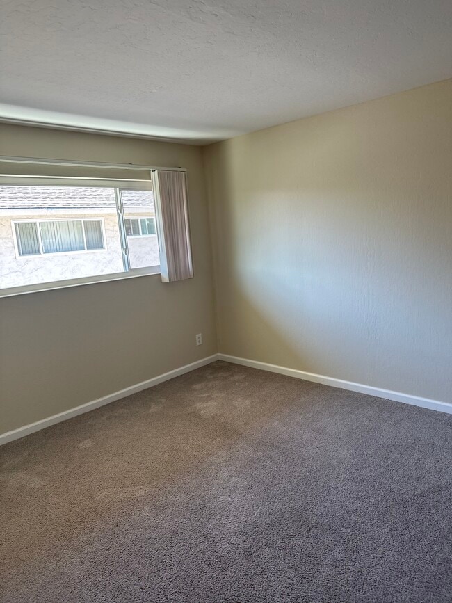 Building Photo - Royal Arms Apartments