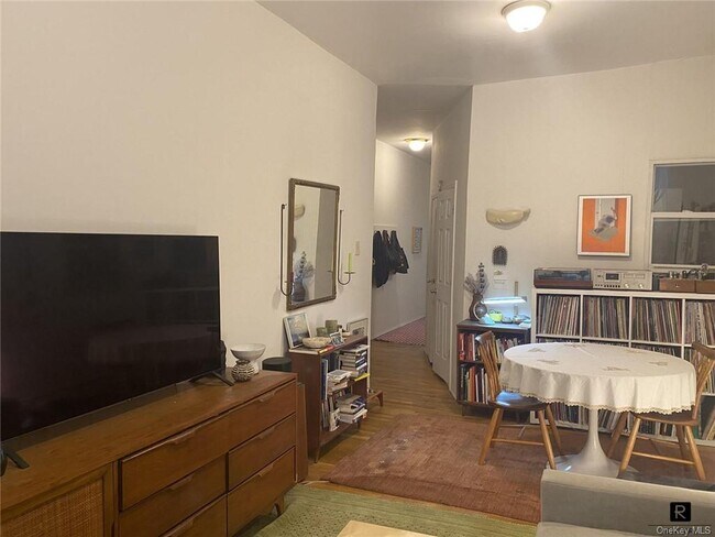 Building Photo - 295 5th Ave