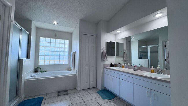 Building Photo - Gated Single Family Home For Rent in West Melbourne