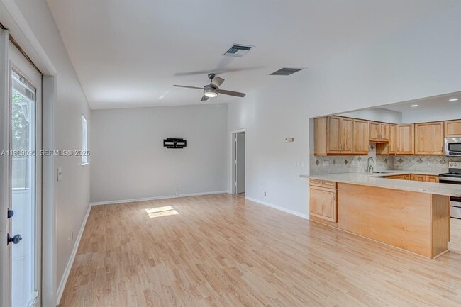 Building Photo - 15216 85th Ave N