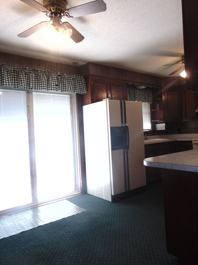 Building Photo - Fayette Family Farm House!