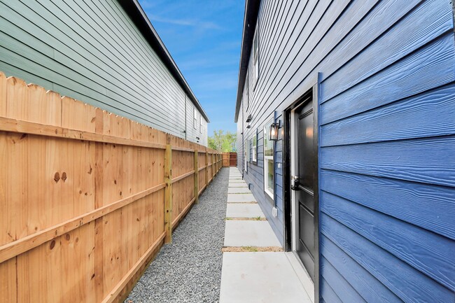 Building Photo - 3810 Hiford Dr