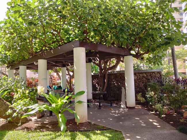 Gardens & Bar-B-Q area - 300 Wai Nani Way