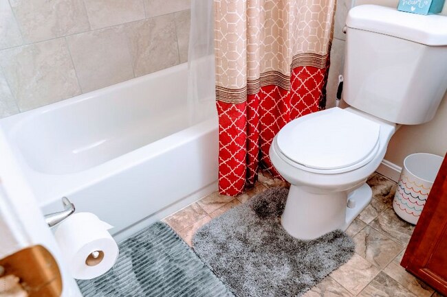 Building Photo - 2 Wimbledon Ln