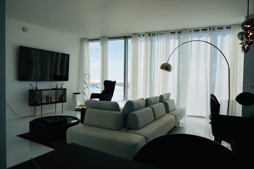 Building Photo - 631 Brickell Ave