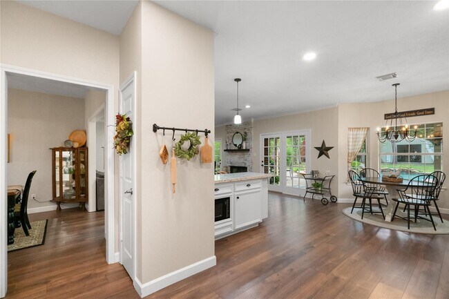 Building Photo - 415 Lago Trace Dr