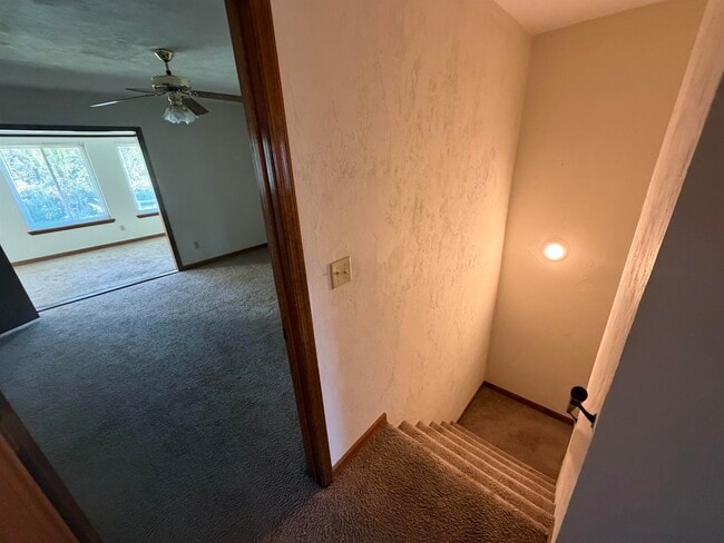 Building Photo - 3207 Shamrock St E