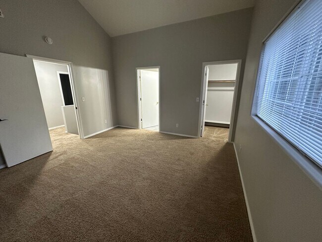 Building Photo - 9505 SW 47th Ave