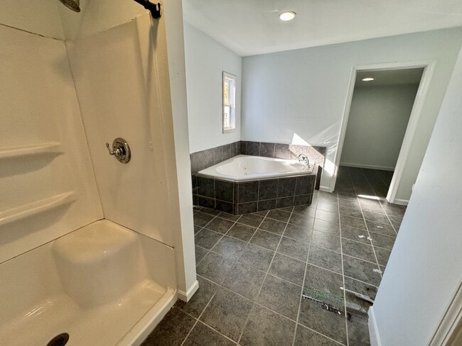 Building Photo - 915 W Taylor St