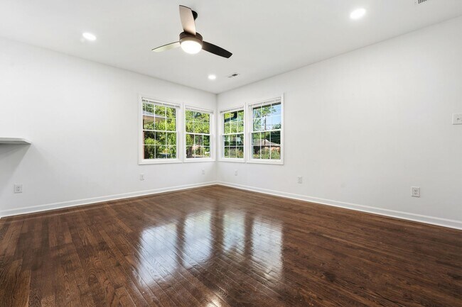 Building Photo - Charming, thoughtfully renovated 2 bed/1 bath in Northgate Park!