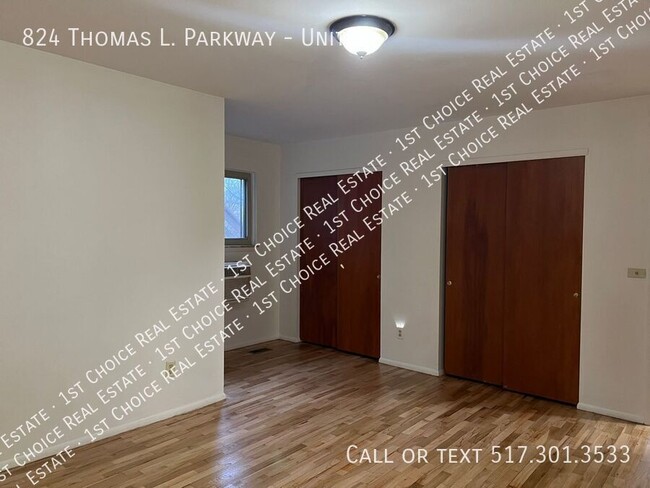 Building Photo - 2-BDR 2-BTH ApT w/ Fireplace, Laundry, AC,...