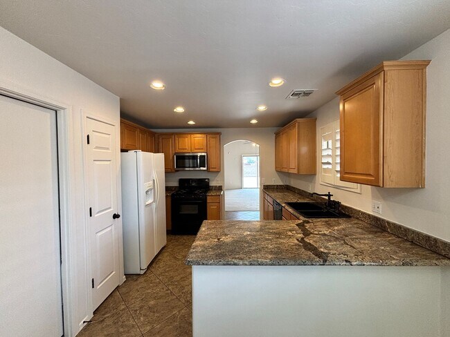 Building Photo - 3559 W Lost Village Ln