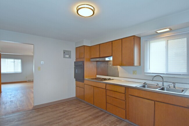 Building Photo - 3101 Clermont Ave