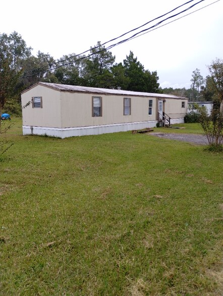 Building Photo - 153 SW Doe Glen