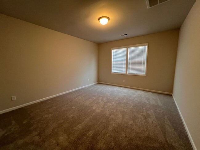 Building Photo - 828 Justify Lp