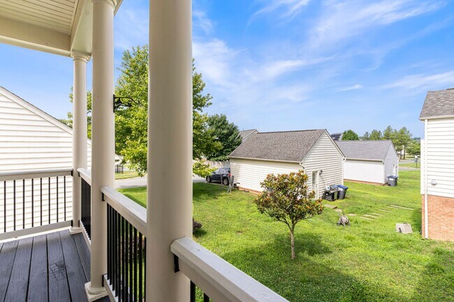 Building Photo - Spacious Home in Port Potomac