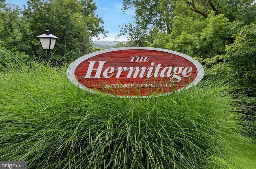 Building Photo - 42 Hermitage Dr