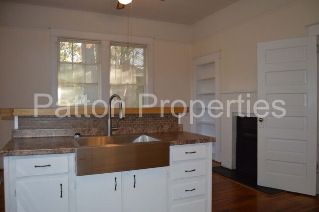 Building Photo - 1315-1317 Summerville Avenue - Inside CoC ...
