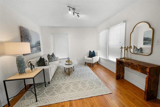 Building Photo - 2108 Rountree Dr