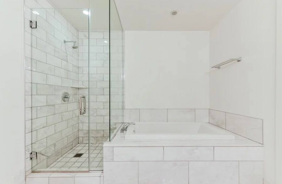 Building Photo - 4471 Dean Martin Dr