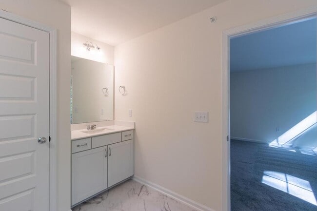 Building Photo - 1204 Grenshaw Dr