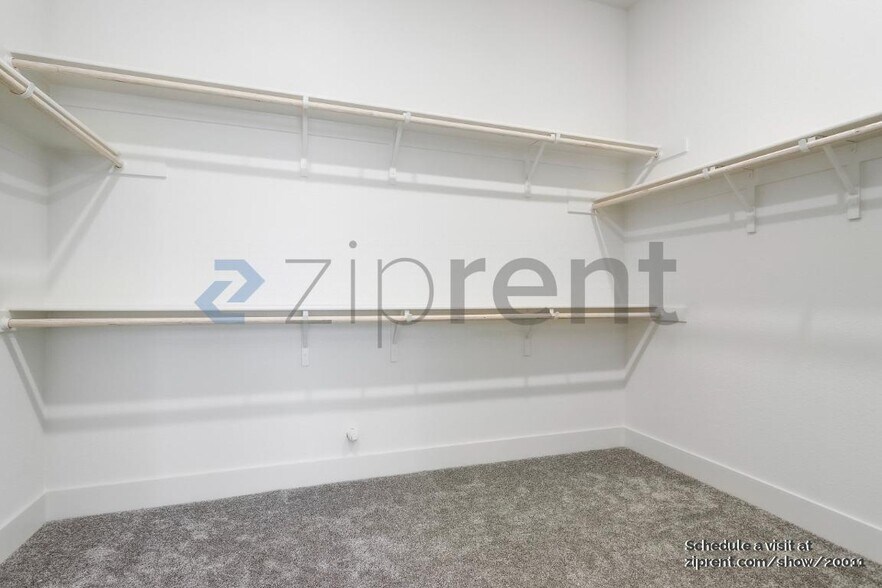 Building Photo - Unit