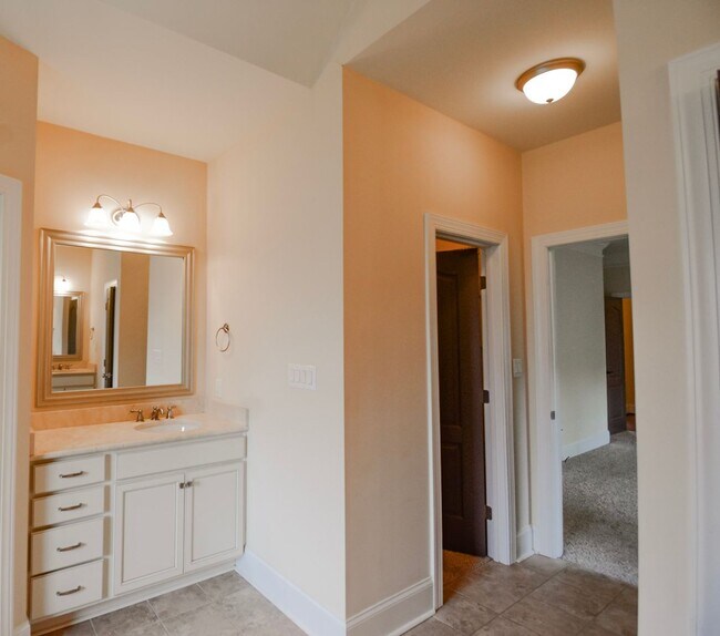 Building Photo - 4 Bedroom 2.5 Bathroom- Small Dogs Considered