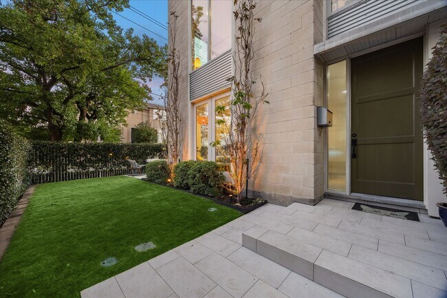 Building Photo - 1822 Morse St