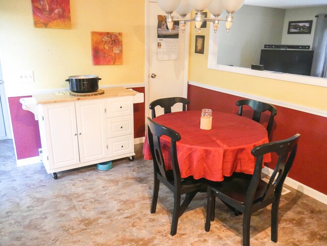 Building Photo - 136 Joan St