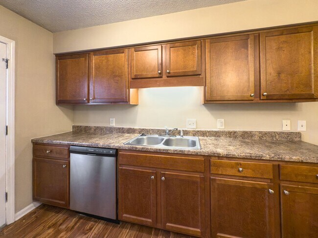 Building Photo - 2503-2503 E Morris Dr