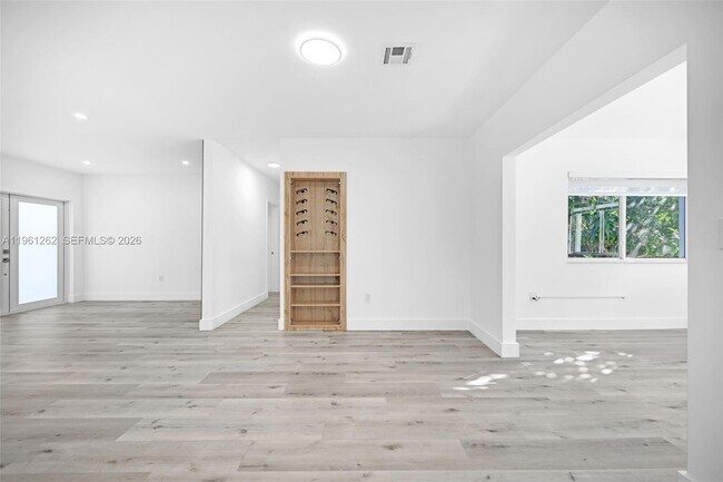 Building Photo - 876 NE 81st St