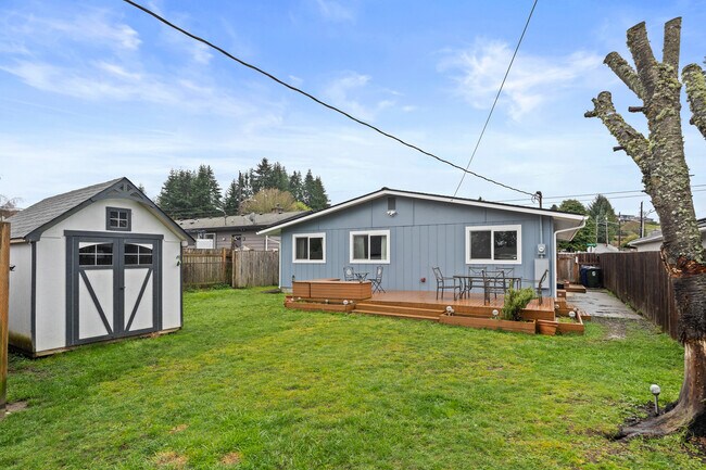 Building Photo - 4817 N Vassault Dr