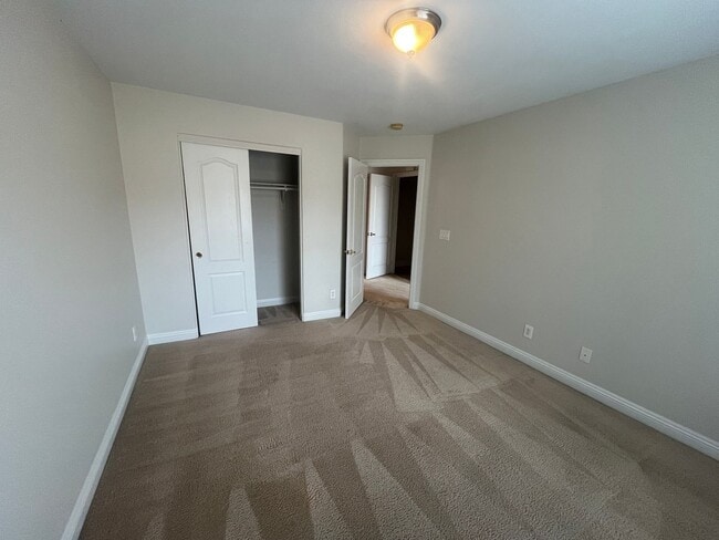 Building Photo - 2 story 2 bedroom - 2 bath - 1 car attache...