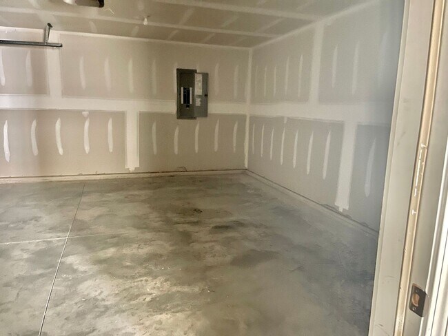 Building Photo - Available Now – Spacious 4BR Home on 1.5 Acres in Rural Hall!