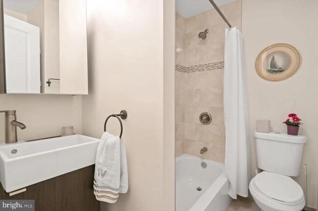 Building Photo - 2016 Oakford St