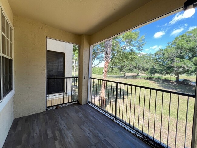 Building Photo - Spacious 1/1 condo!