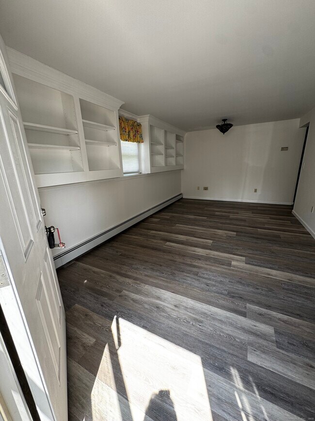Building Photo - 43 Plumtrees Rd