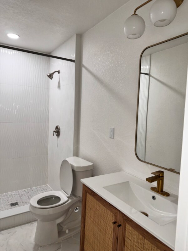 Building Photo - 562 Hartley Pl