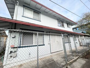 Building Photo - 1119B Banyan St.
