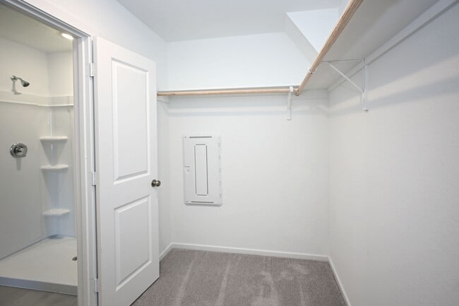Building Photo - 729 Meadow Dr